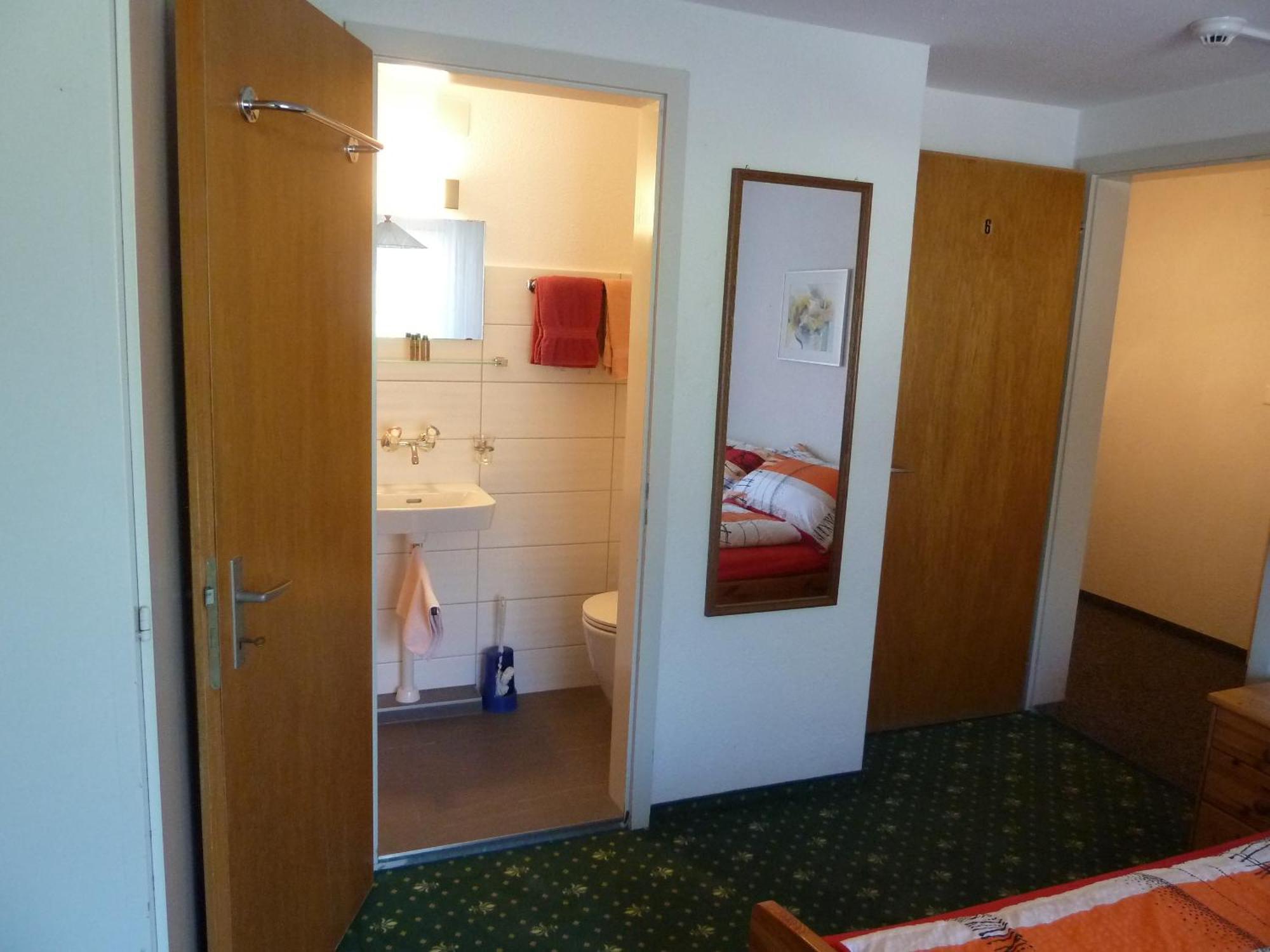Hotel Restaurant Sunnmatt Aeschi Bei Spiez Eksteriør billede